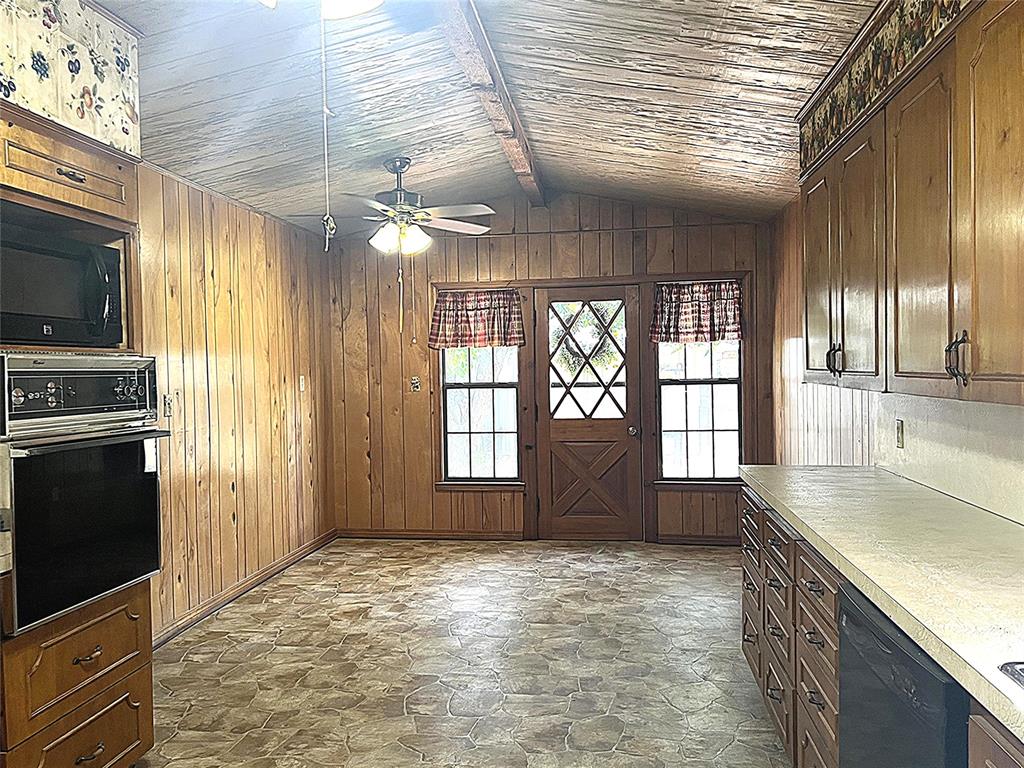 715 E Ikard Street Property Photo 7