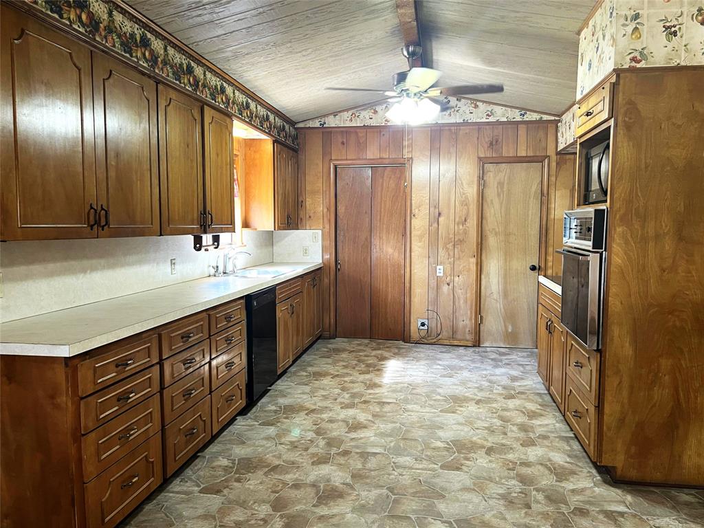 715 E Ikard Street Property Photo 8