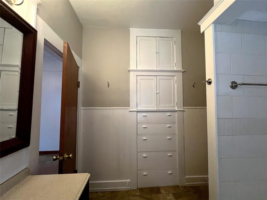715 E Ikard Street Property Photo 13