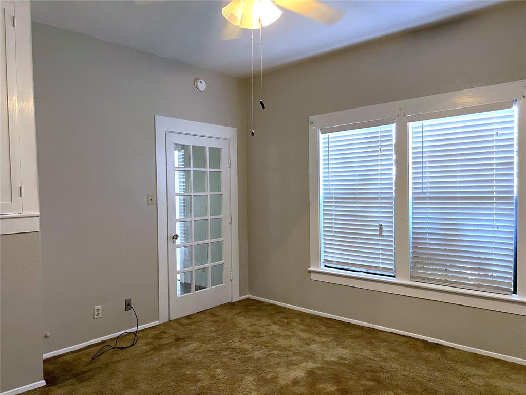 715 E Ikard Street Property Photo 15
