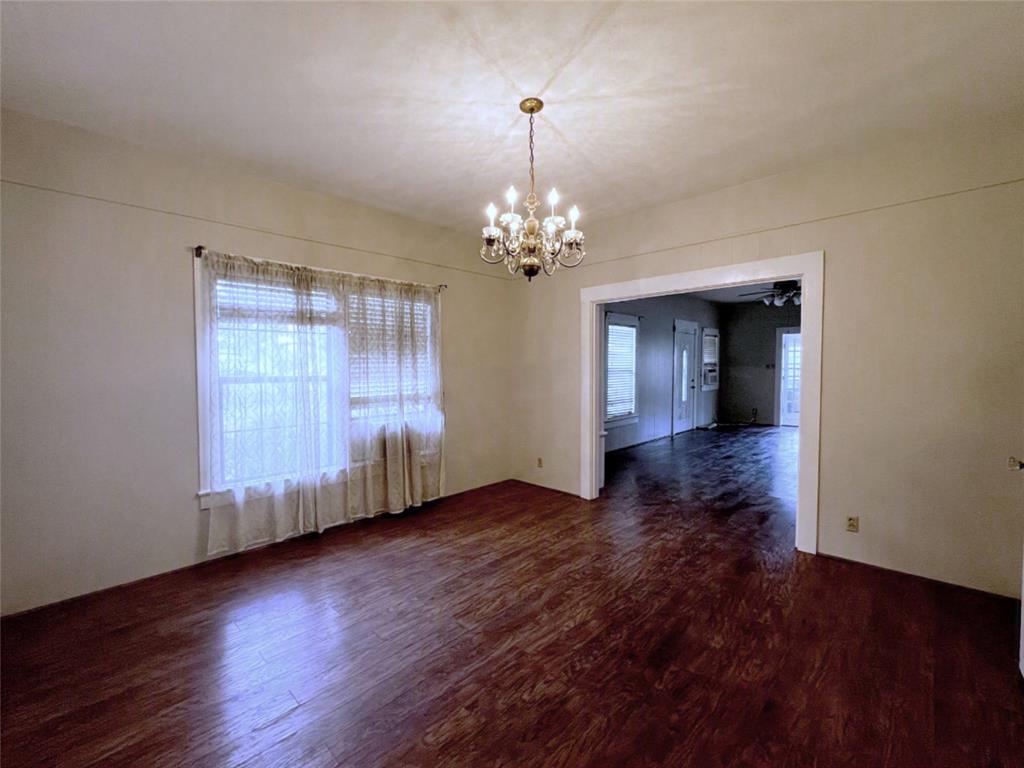 715 E Ikard Street Property Photo 16