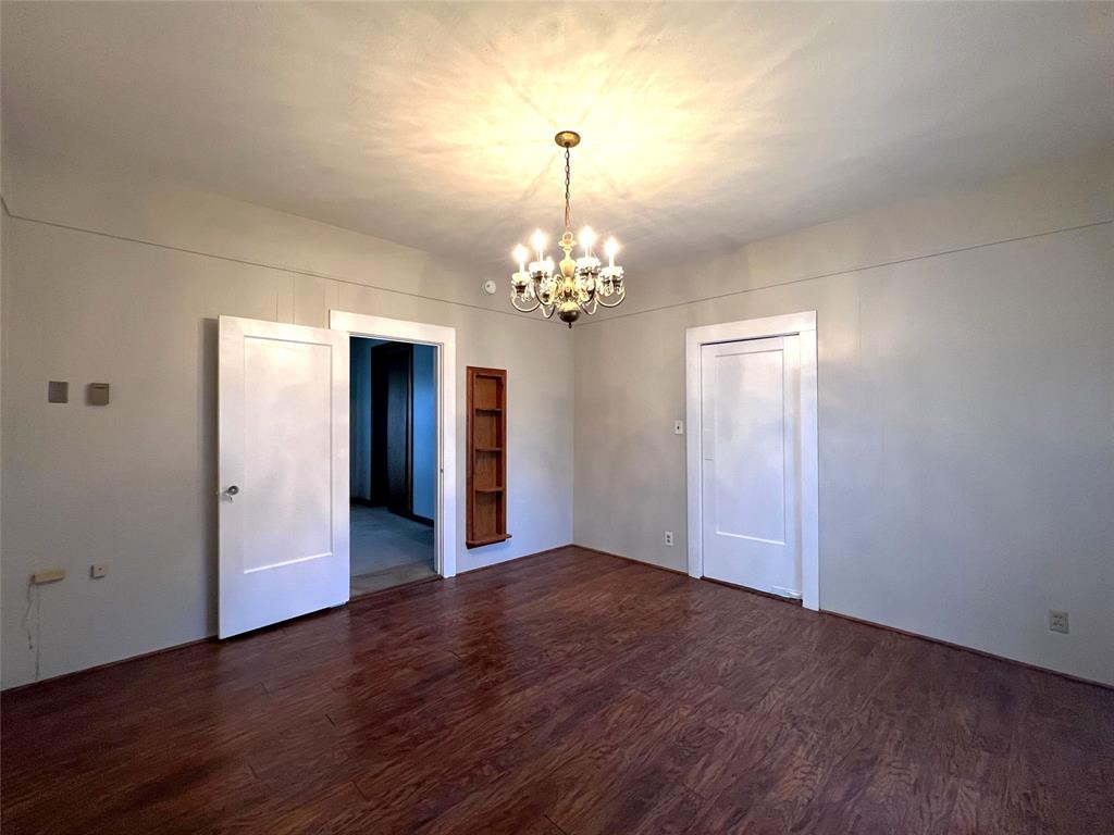 715 E Ikard Street Property Photo 17