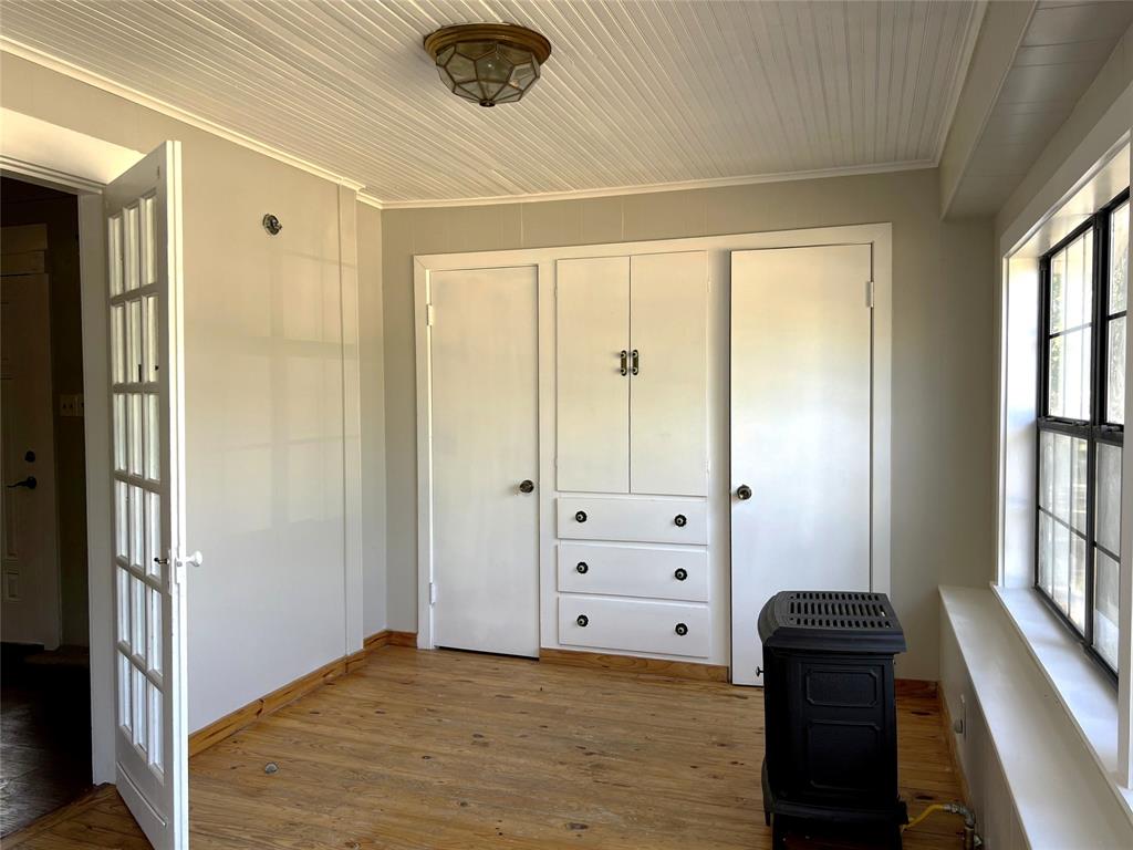 715 E Ikard Street Property Photo 20