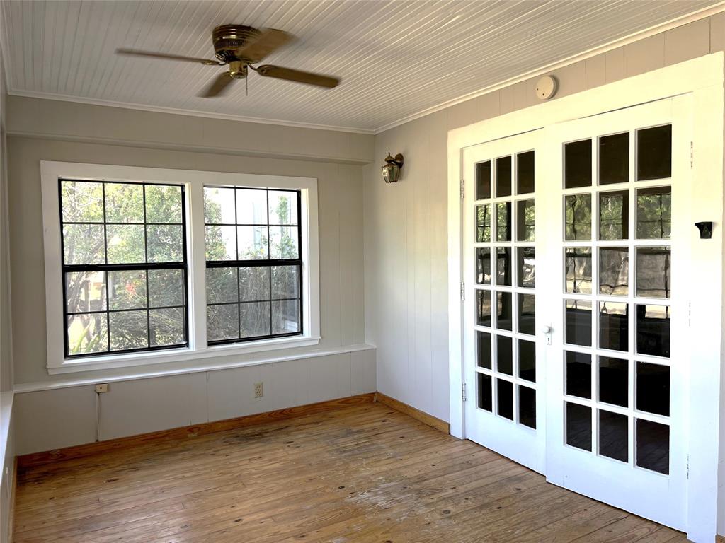 715 E Ikard Street Property Photo 21