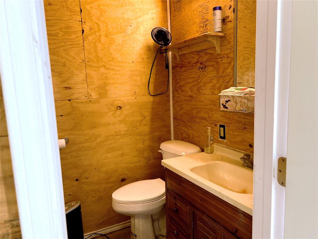 715 E Ikard Street Property Photo 25
