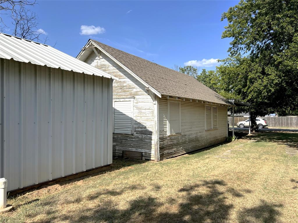 715 E Ikard Street Property Photo 27