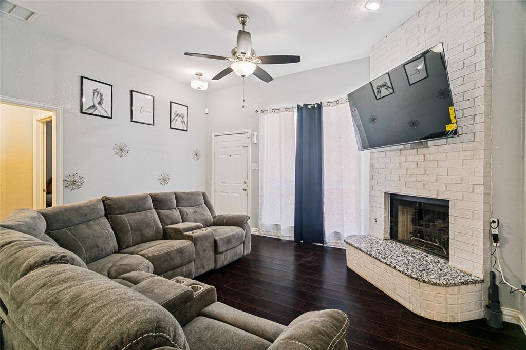 1228 Falcon Trail Property Photo 4