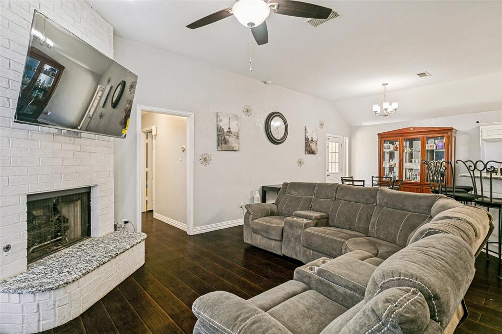 1228 Falcon Trail Property Photo 5