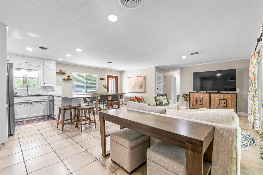 436 Ball Street Property Photo 5