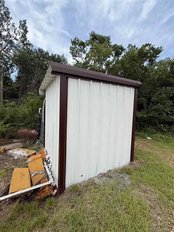 4724 N University Drive Property Photo 14