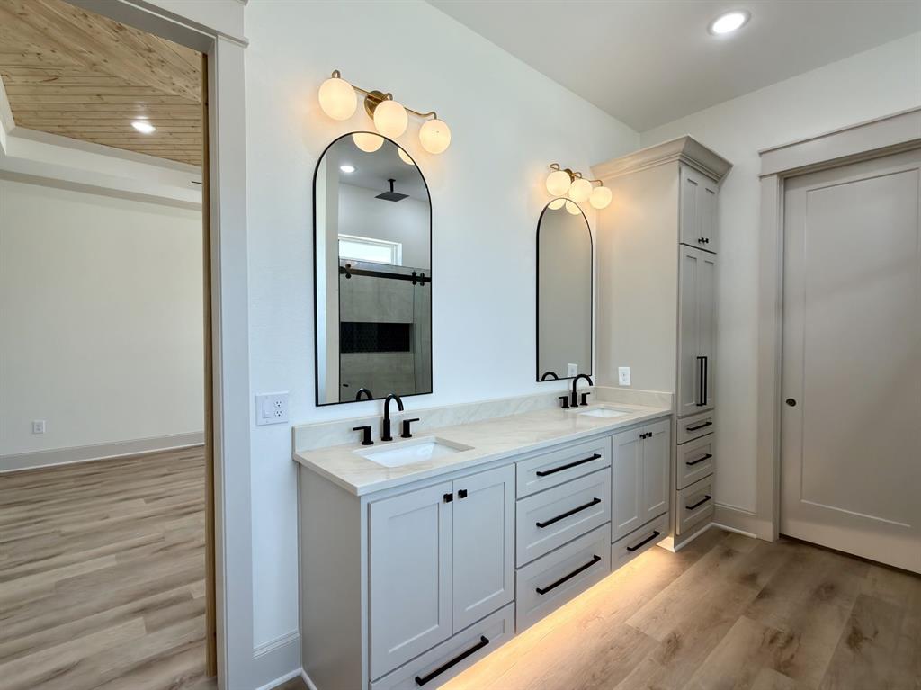 17038 Woodcrest Circle Property Photo 12