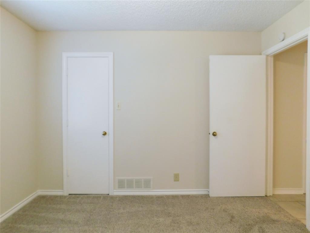 2204 Canterbury Court Property Photo 20