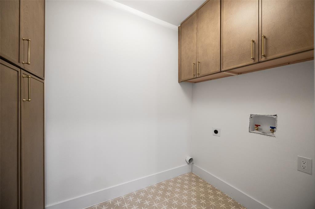 408 Forest Grove Drive Property Photo 30