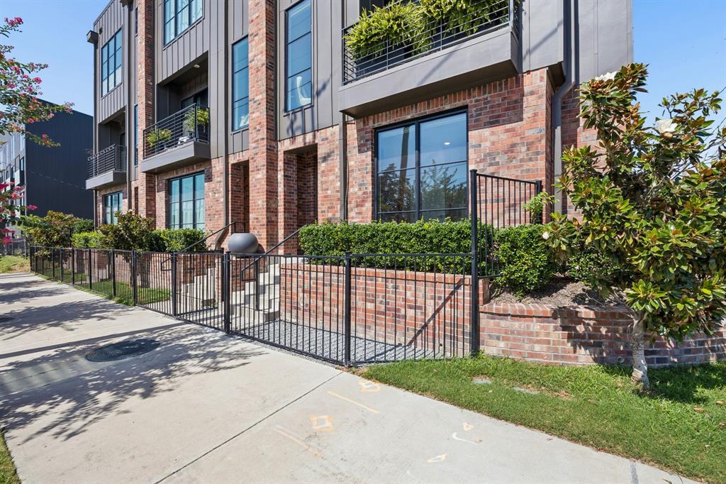 737 N Zang Boulevard 103 Property Photo 2