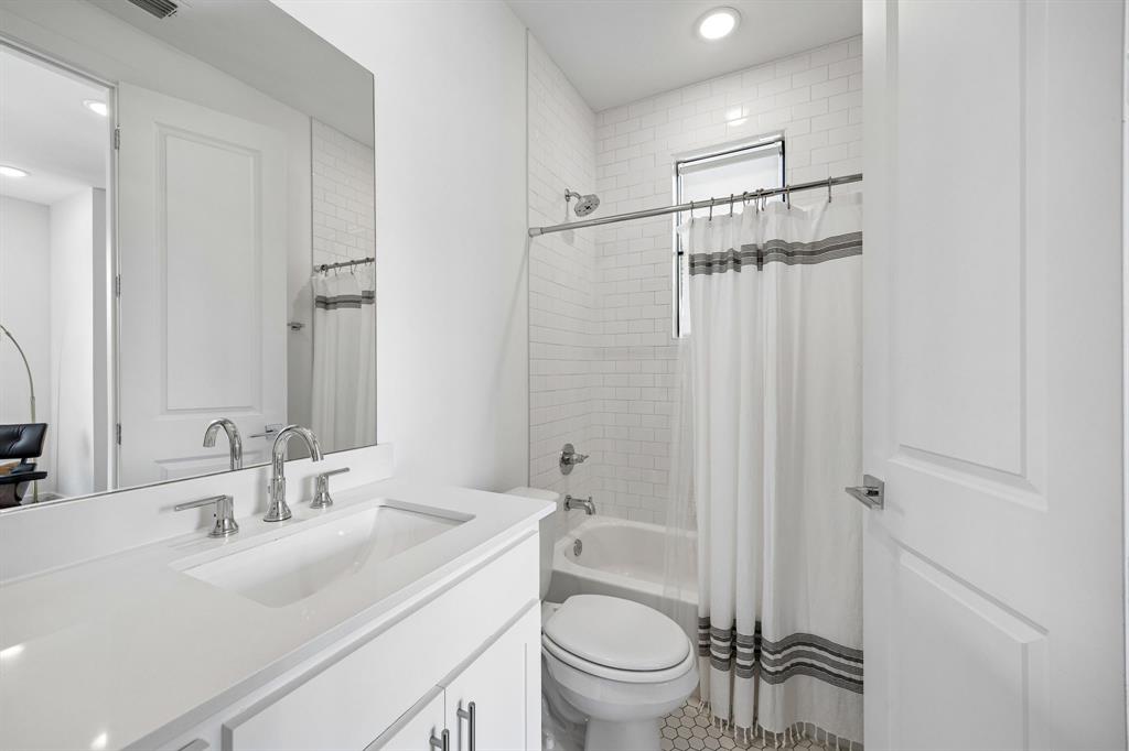737 N Zang Boulevard 103 Property Photo 6