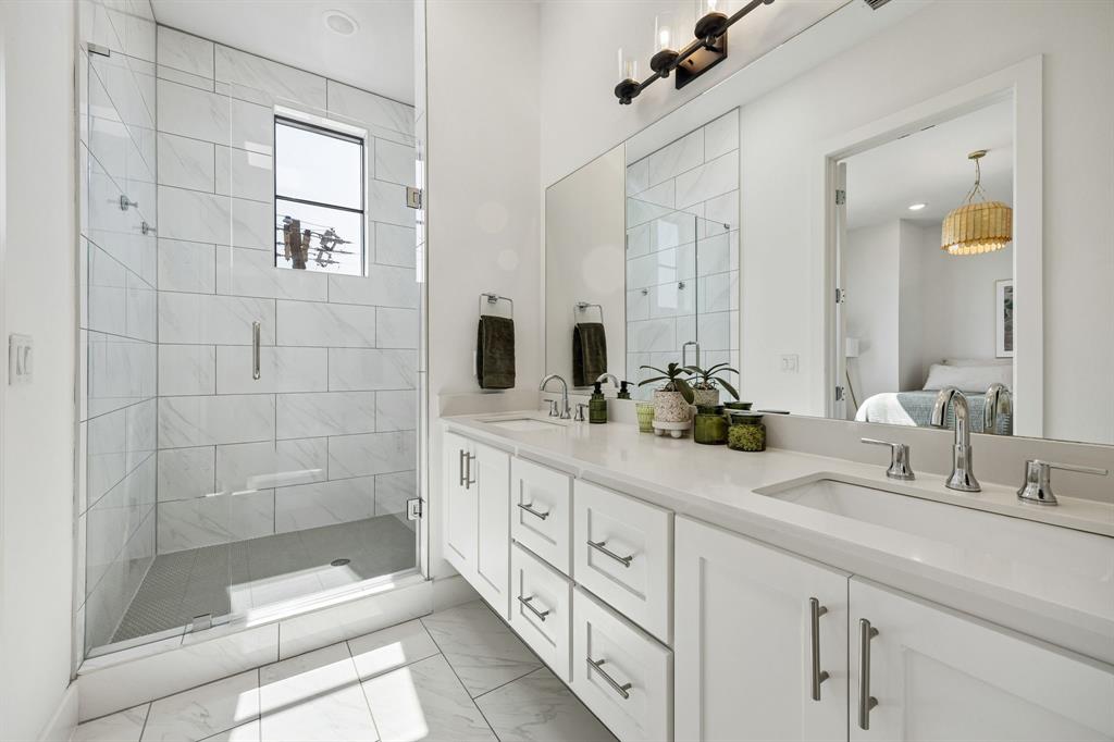 737 N Zang Boulevard 103 Property Photo 18