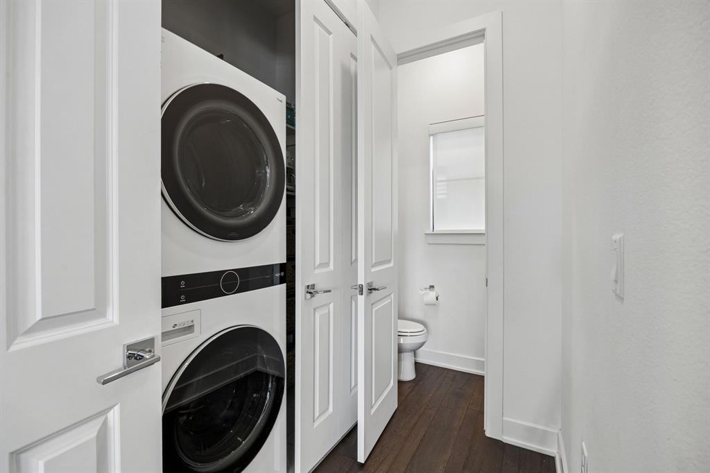 737 N Zang Boulevard 103 Property Photo 23