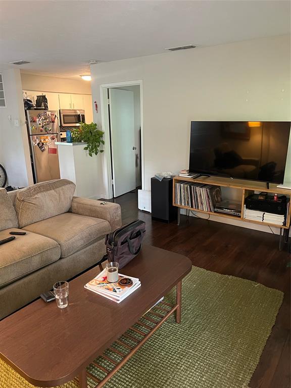 4231 Gilbert Avenue 201 Property Photo 4