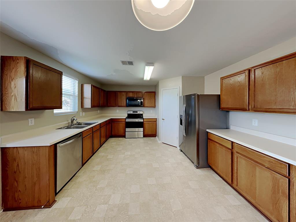 1924 Ramada Trail Property Photo 2