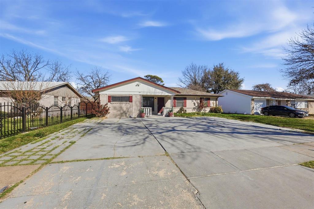 242 W Cober Drive Property Photo 1