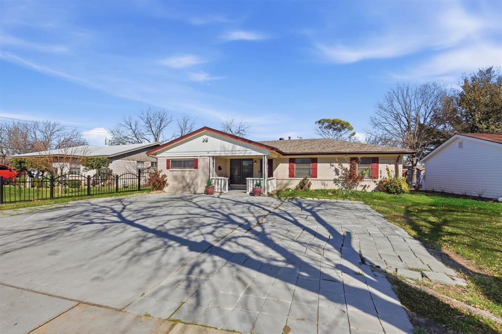 242 W Cober Drive Property Photo 3