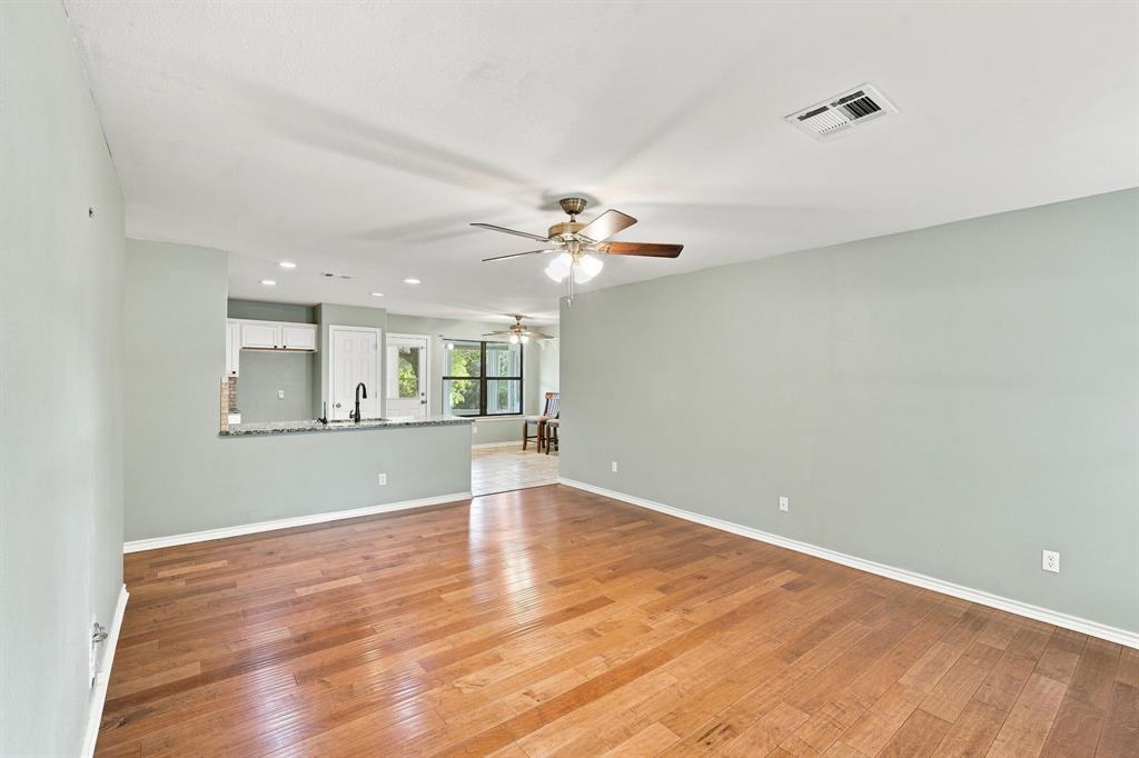 125 Deer Shadow Circle Property Photo 6