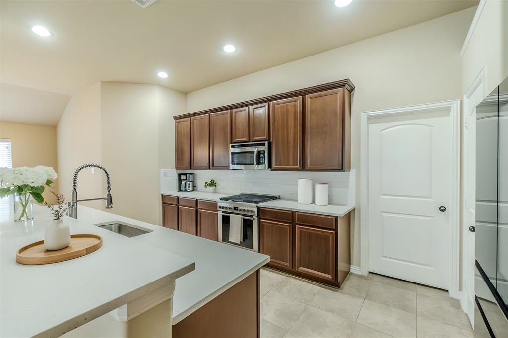 2294 Peaceful Pointe Drive Property Photo 14