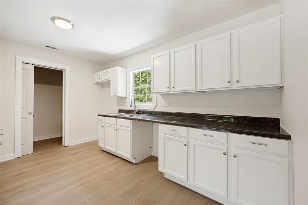 4401 Forbes Street Property Photo 10