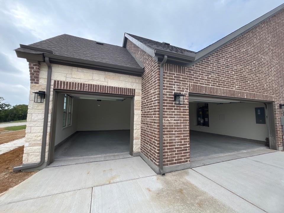 703 Water Side Drive Property Photo 3