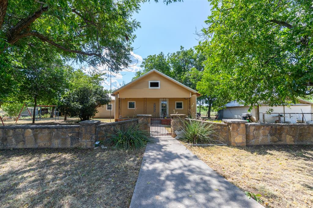 832 Peyton Street Property Photo 1