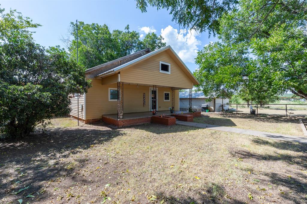 832 Peyton Street Property Photo 3