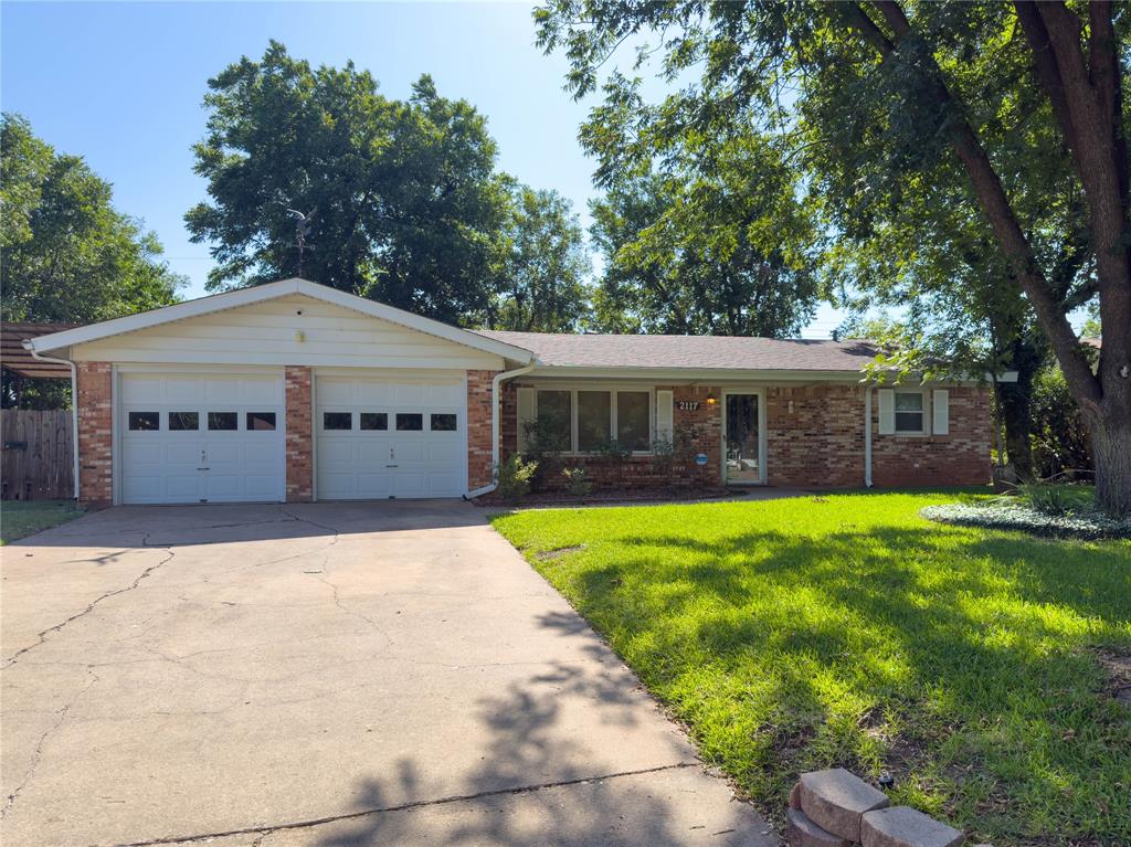 2117 Oakwood Lane Property Photo 1