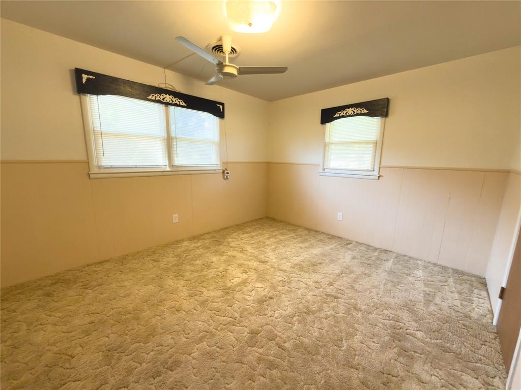 2117 Oakwood Lane Property Photo 4