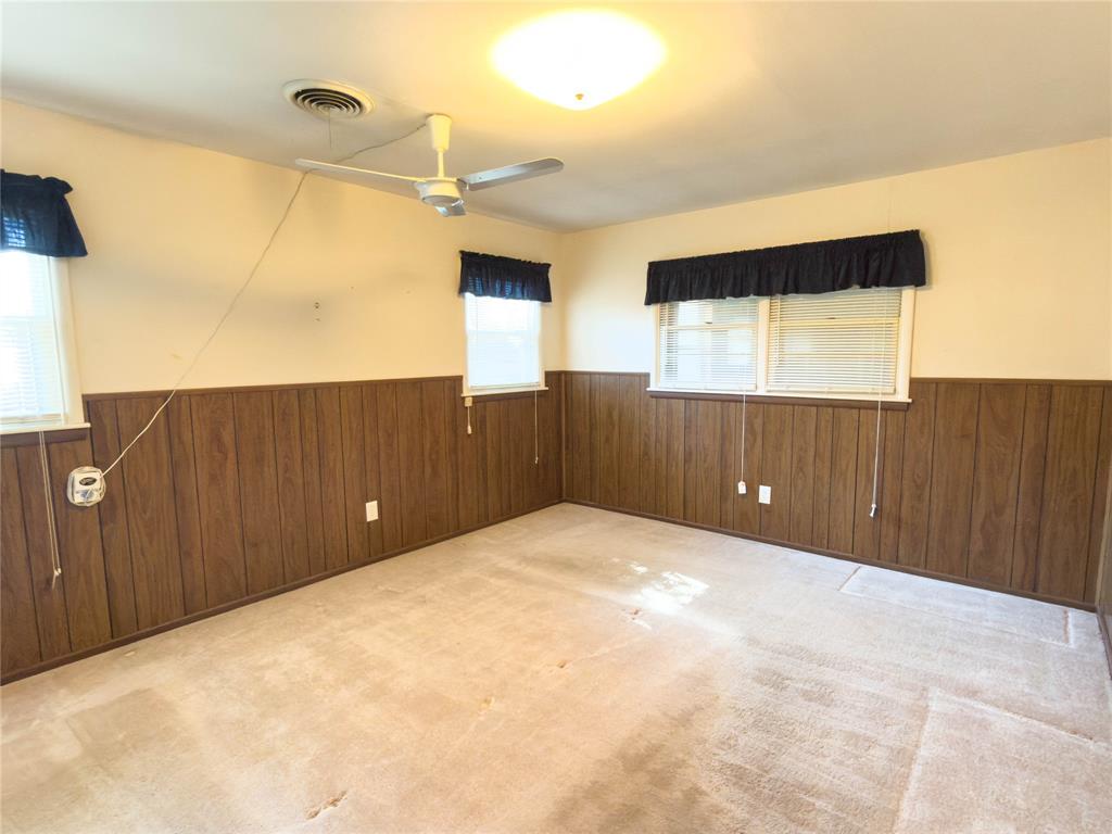 2117 Oakwood Lane Property Photo 8