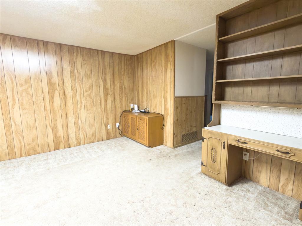 2117 Oakwood Lane Property Photo 9