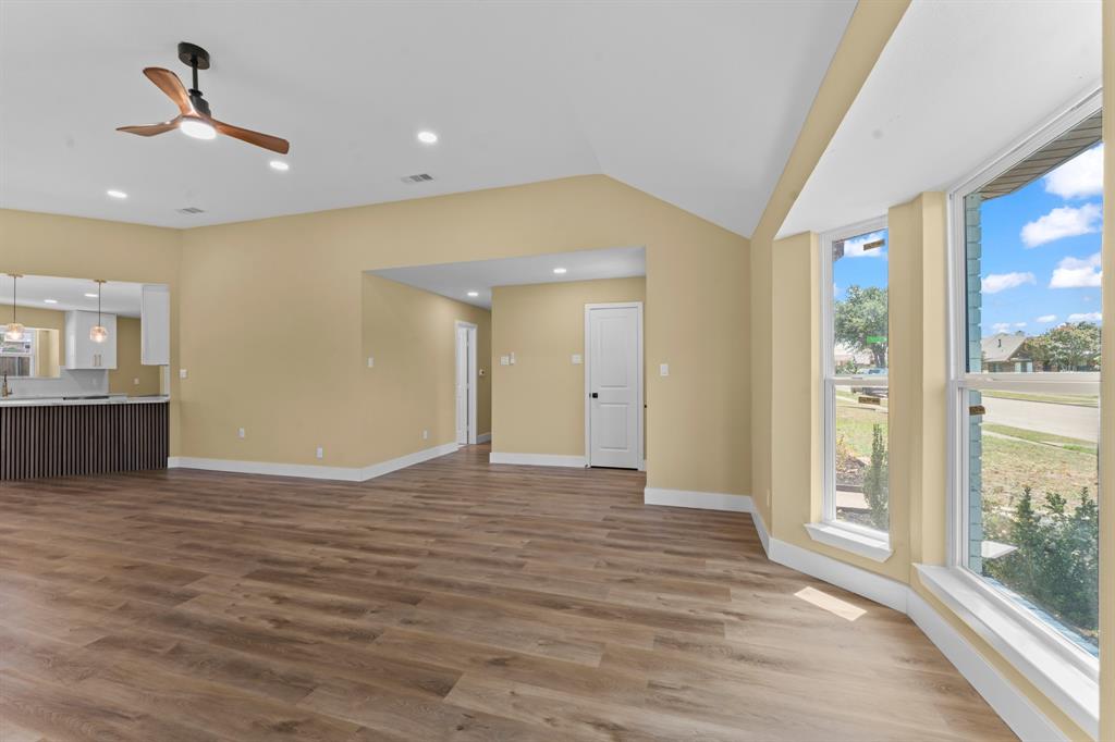2113 Cedarwood Drive Property Photo 4