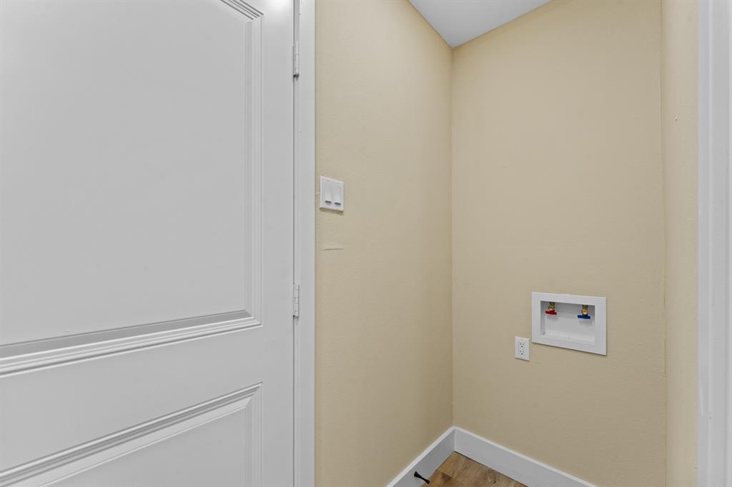 2113 Cedarwood Drive Property Photo 10