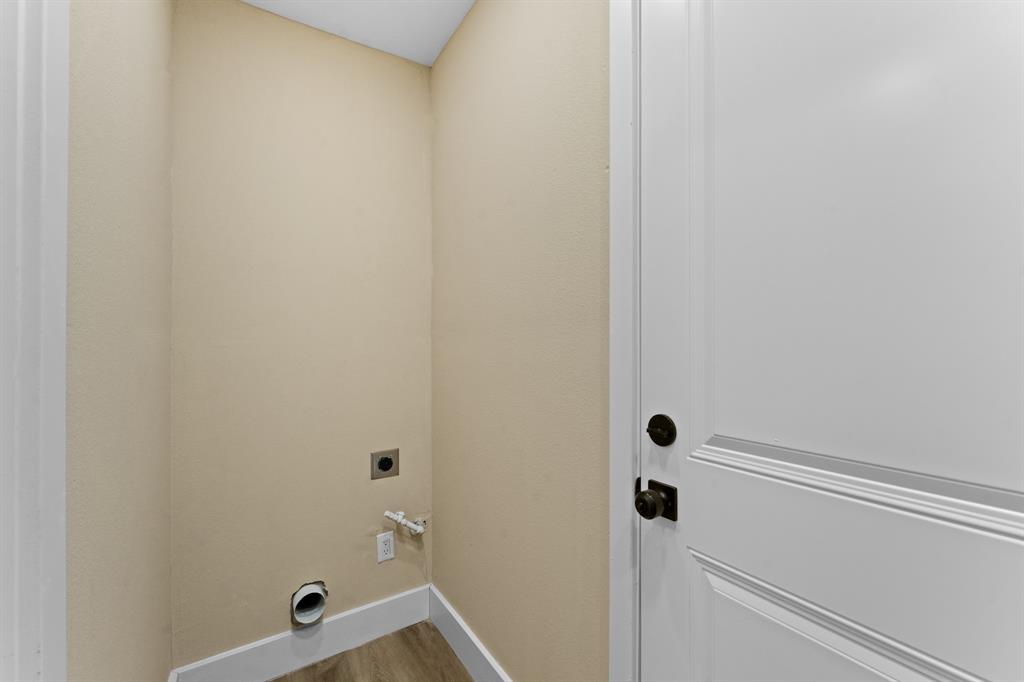 2113 Cedarwood Drive Property Photo 11