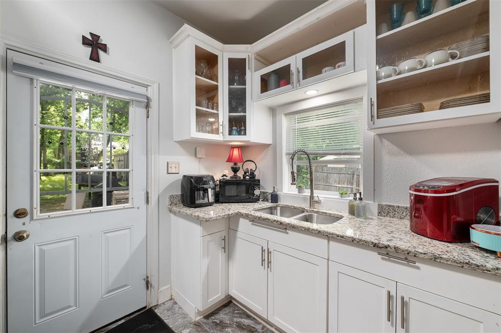 2832 Forest Avenue Property Photo 11