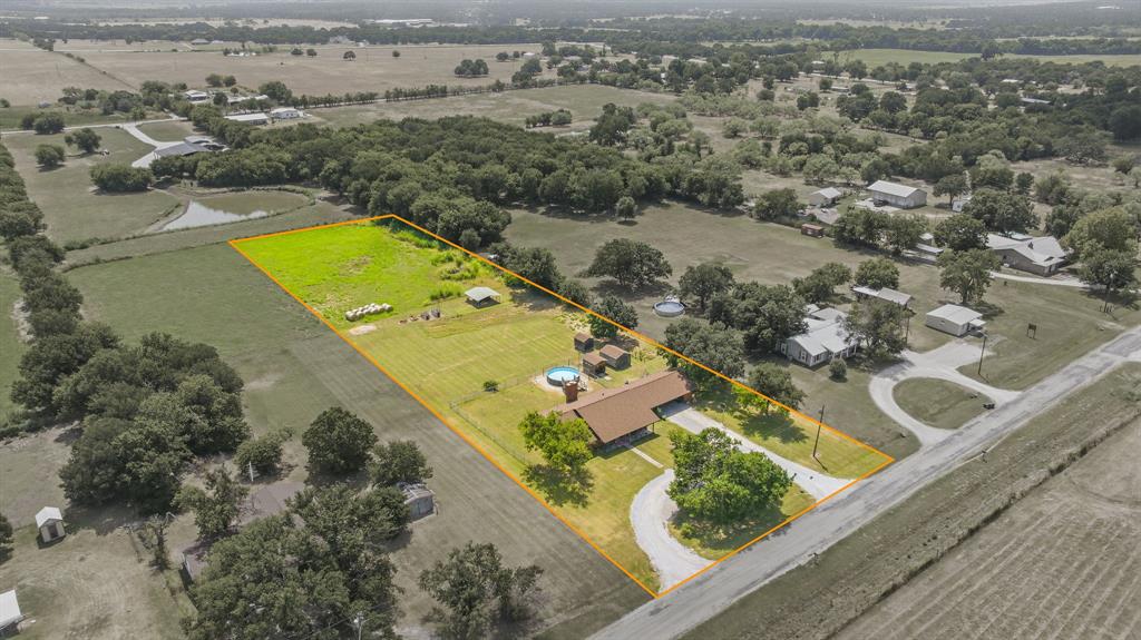 1642 Salesville Road Property Photo 2