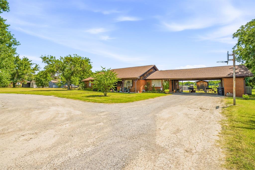 1642 Salesville Road Property Photo 6