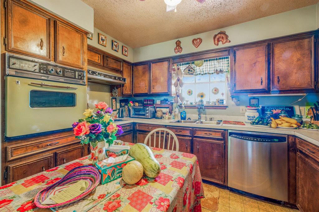 1642 Salesville Road Property Photo 14