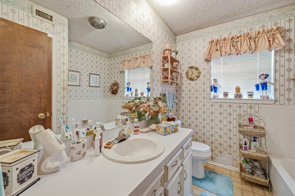 1642 Salesville Road Property Photo 17