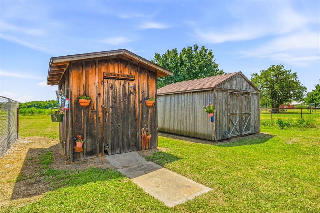 1642 Salesville Road Property Photo 28
