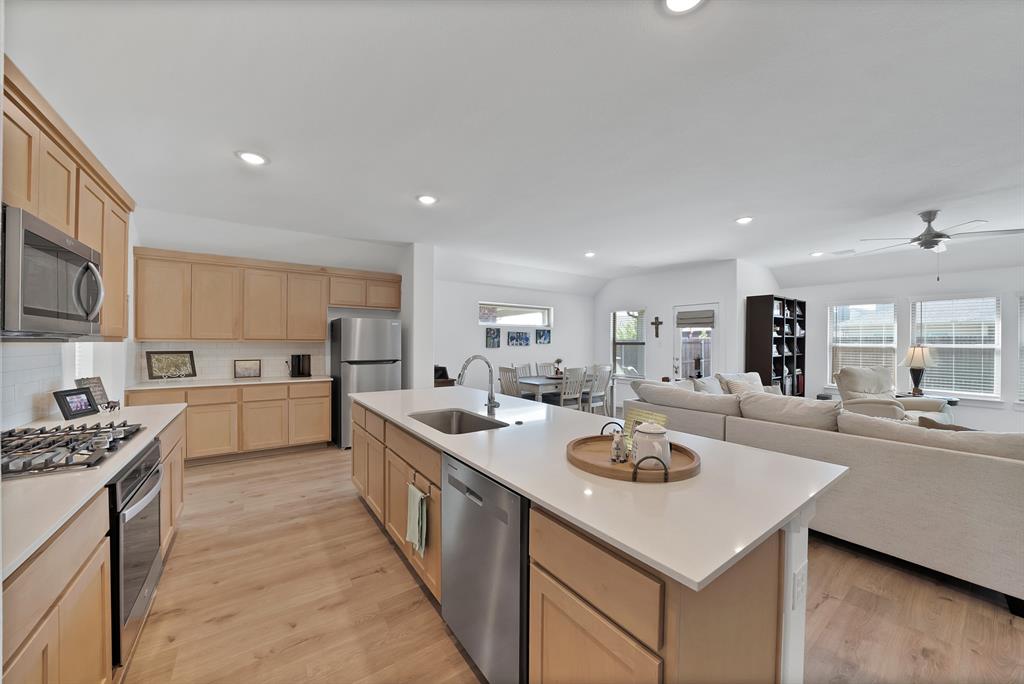 2413 Linto Street Property Photo 1