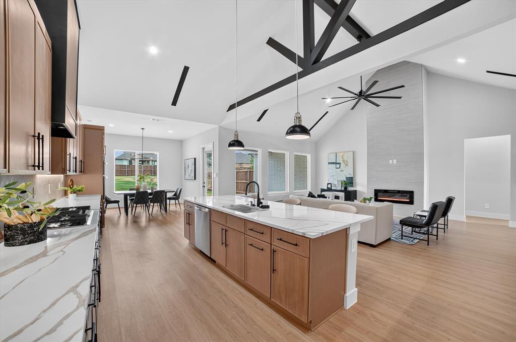 1011 Devonshire Drive Property Photo 15