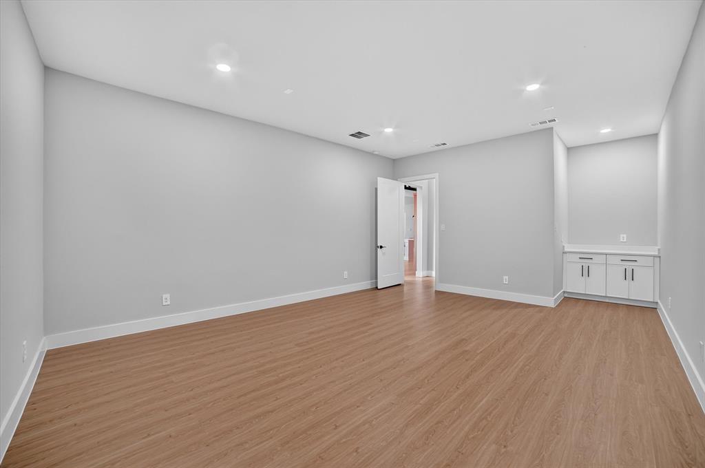 1011 Devonshire Drive Property Photo 30
