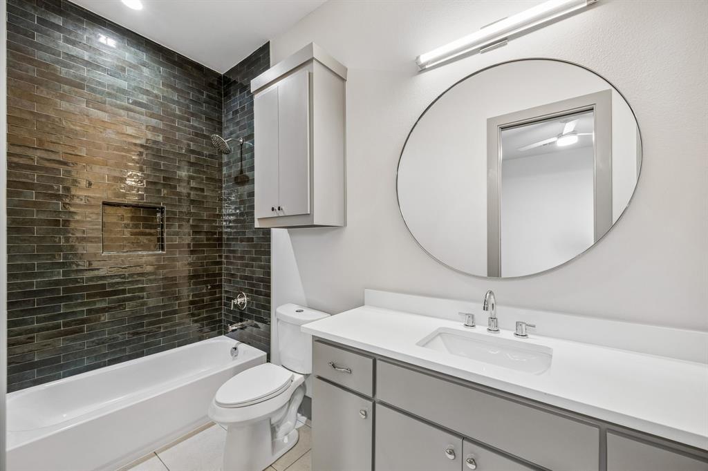 412 Avenue L Property Photo 19