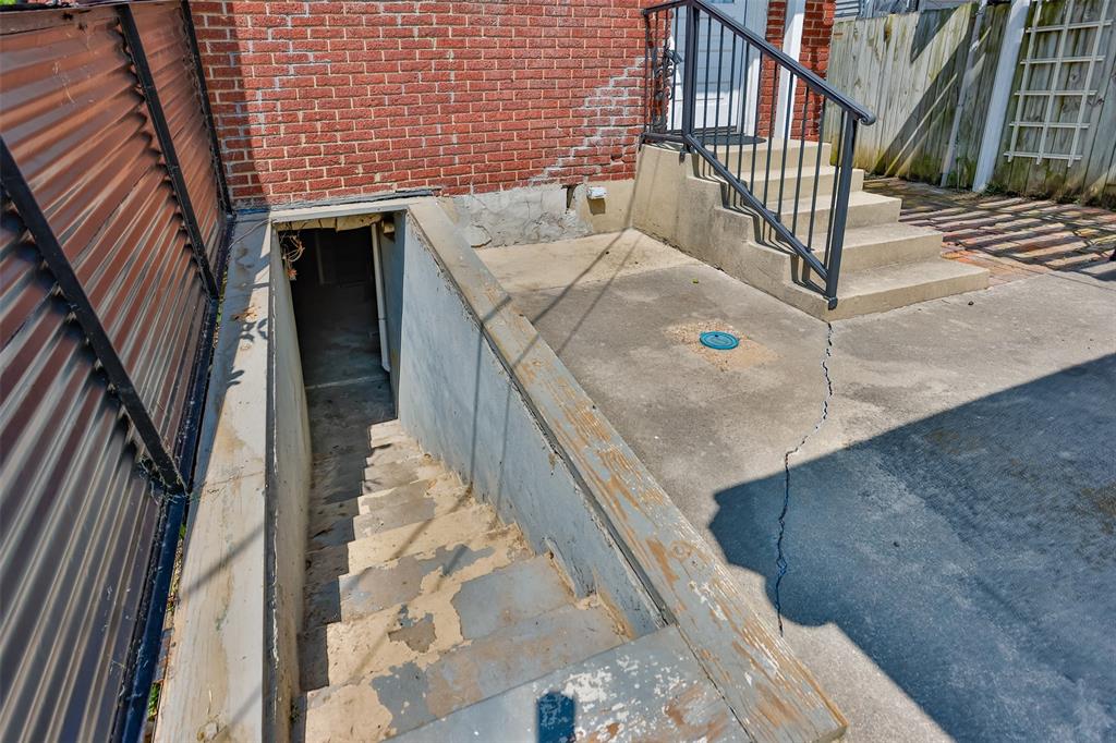1118 S Lindsay Street Property Photo 35