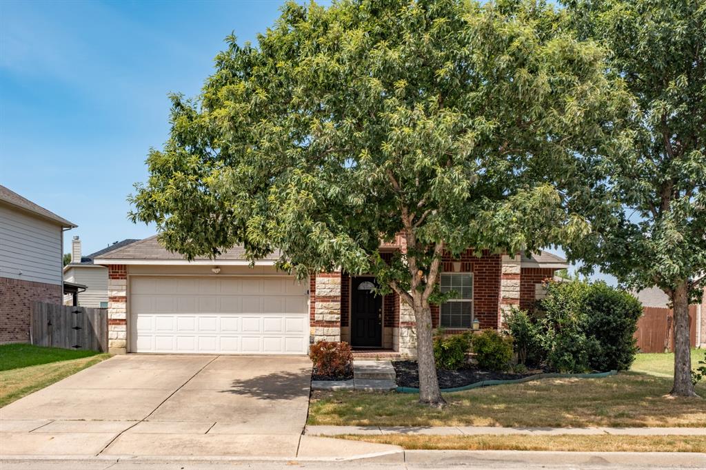 4605 Prairie Crossing Drive Property Photo 1